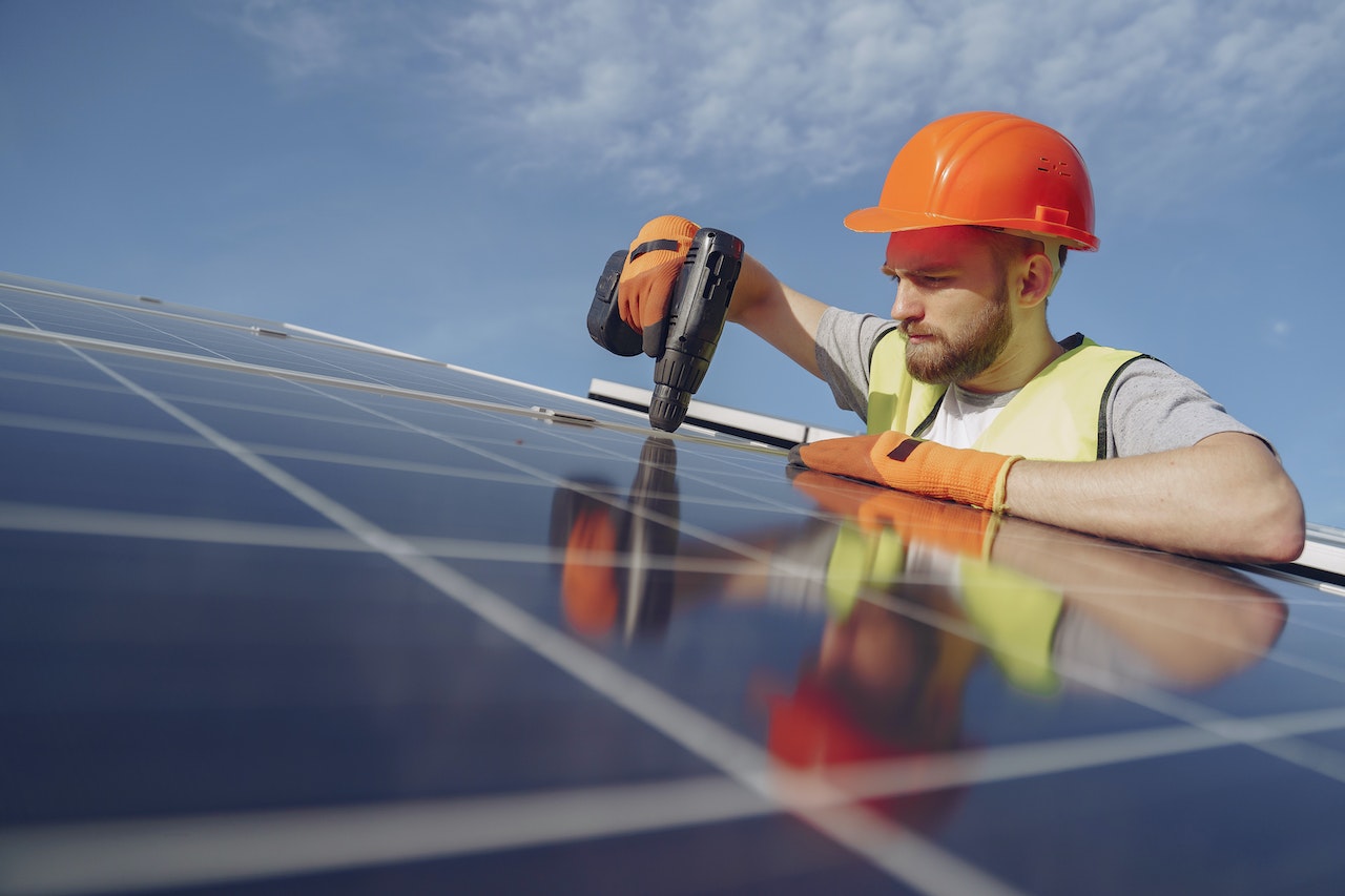 How to Become a Solar Installer  